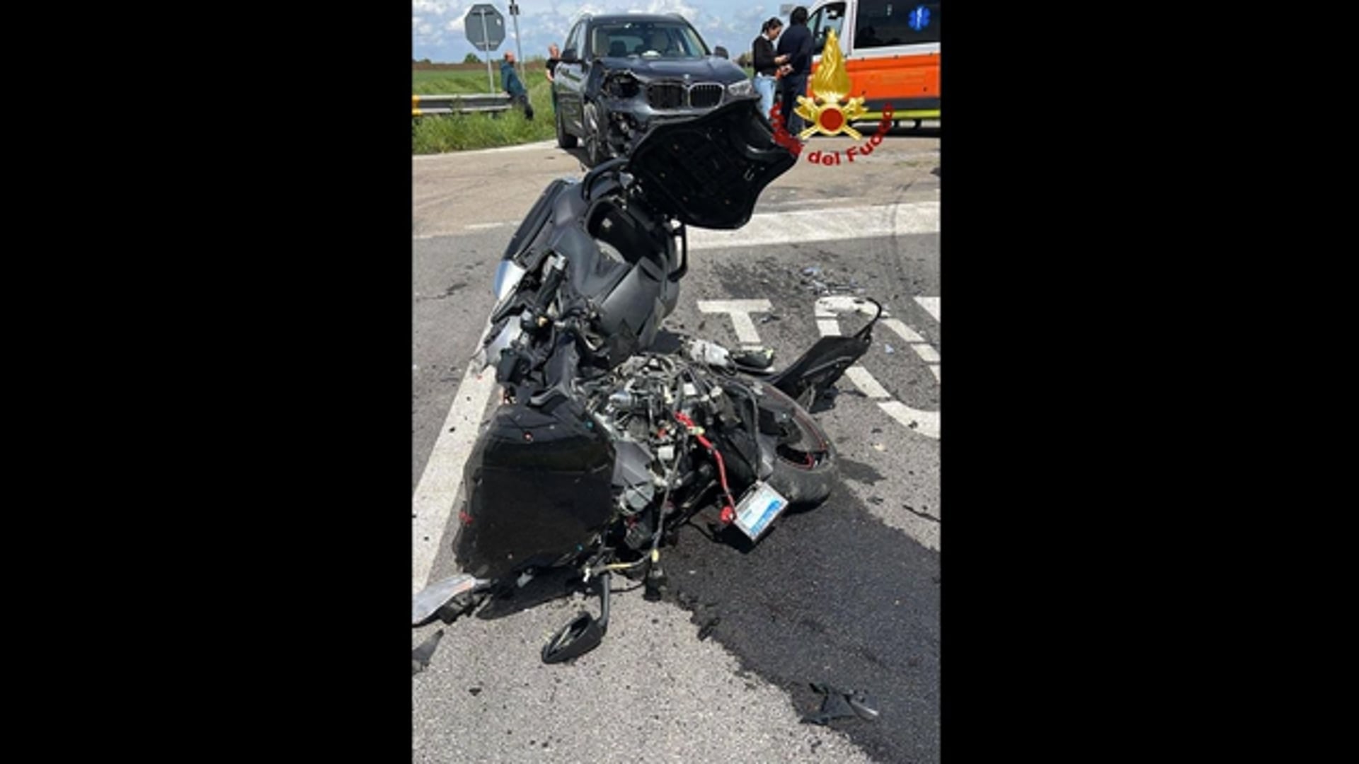 Schianto nell’Imolese, grave motociclista sbalzato nel fosso