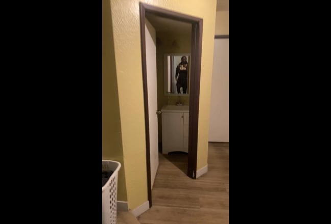 Room for rent in beautiful home Main Photo