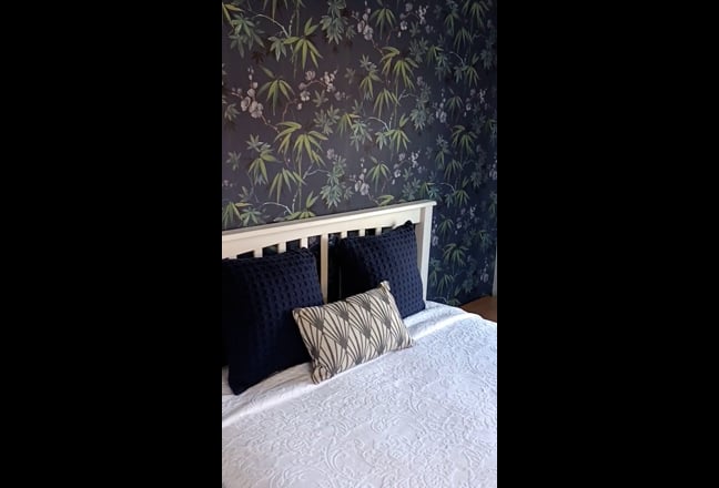 Single occupancy double room with en suite Main Photo