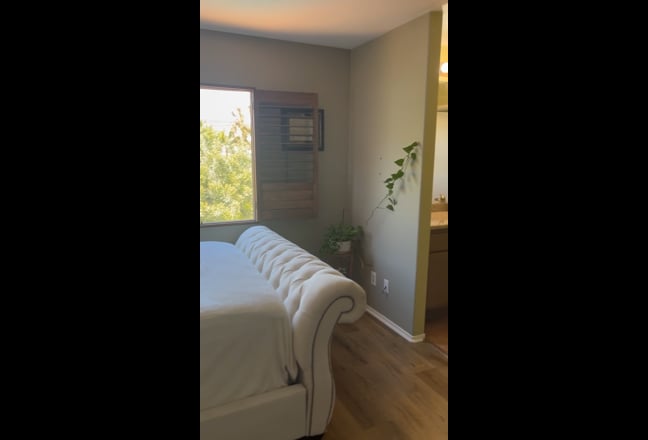 Large Master bedroom w/private bathroom Main Photo