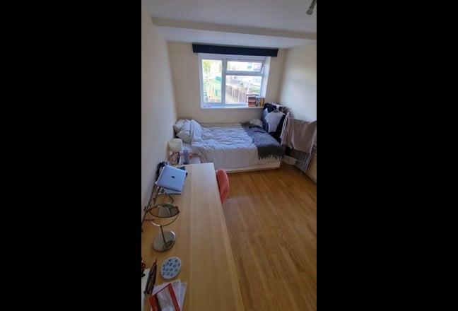 Bright and Spacious Double Room in Canning Town –  Main Photo