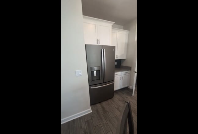 Private furnished room, family house, resort like Main Photo