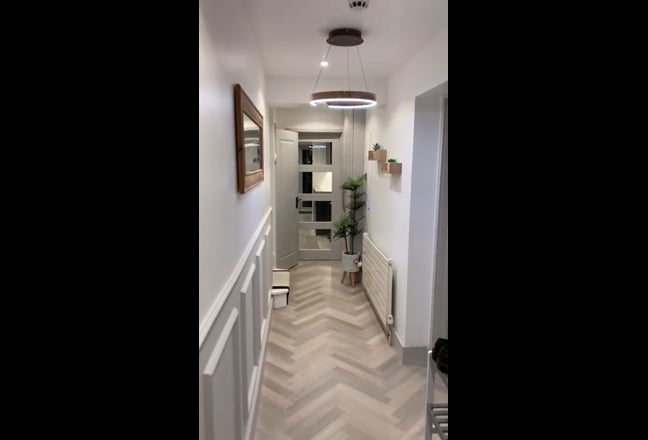 Luxury Big Dbl Rooms in Friendly Prof Hse Share: Main Photo