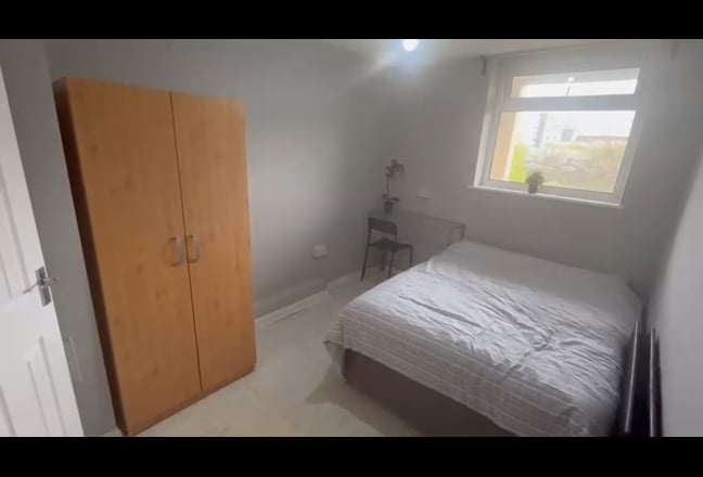 Cozy Double Room in Prime Zone 2 – Poplar area Main Photo