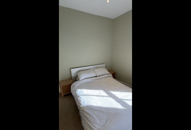 Large double bedroom Main Photo