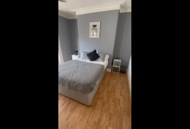 Video 1: There is desk and chair there too now