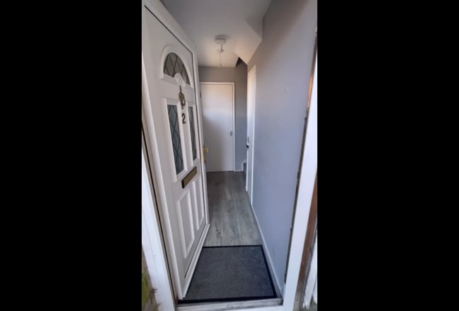 Single furnished Room in 4 bed house Main Photo