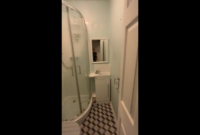 Room with own shower/toilet and mini kitchen  Main Photo