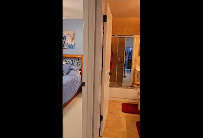 Room with adjoining private bathroom for rent Main Photo
