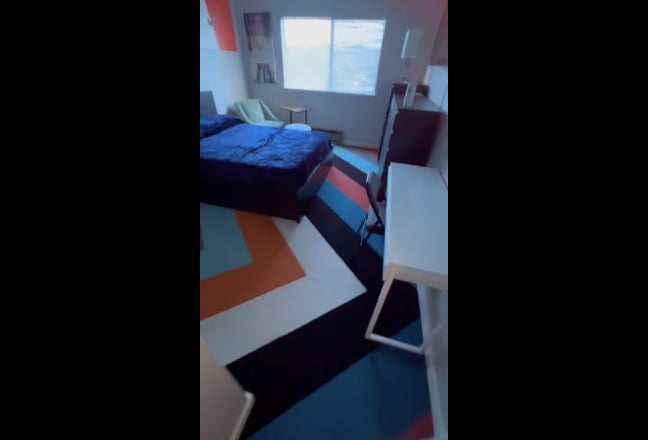 $800 for Large room in small condo Main Photo