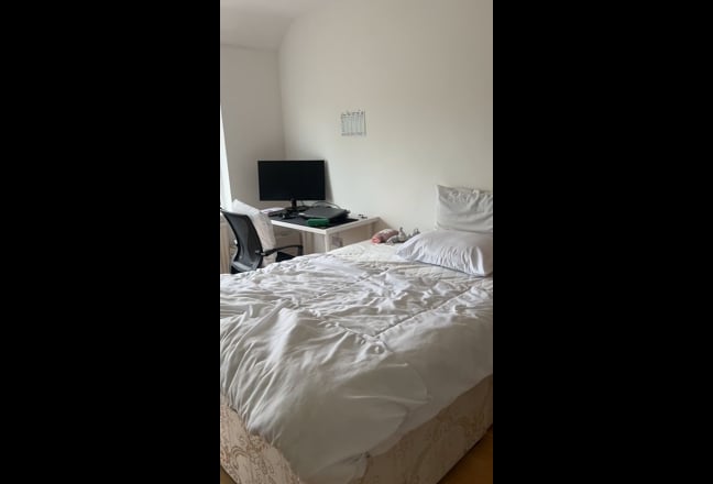 Double bed room Main Photo