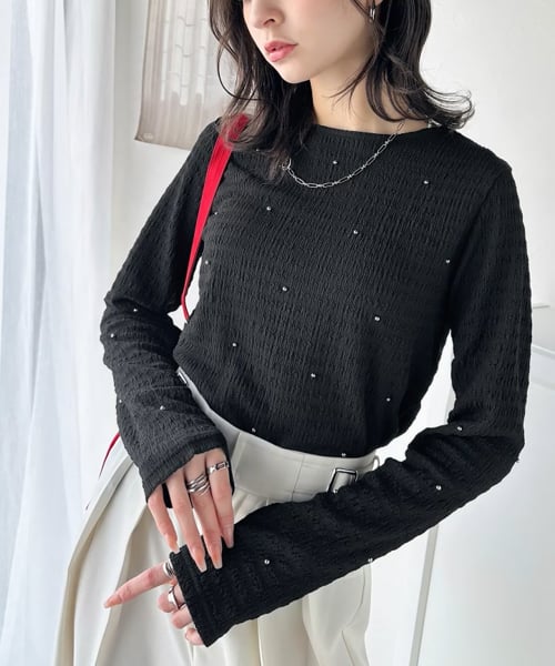 程よい甘さが可愛い。ビジュードットが煌めくシャーリング風長袖 