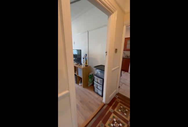 Pretty house with access to Park Royal & Ealing BW Main Photo