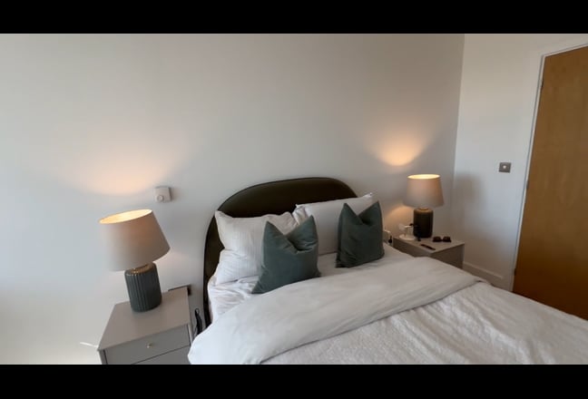 Huge bright ensuite by the canal in Haggerston Main Photo
