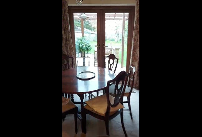 Classic 2 Bed Country Cottage by the Beach Main Photo