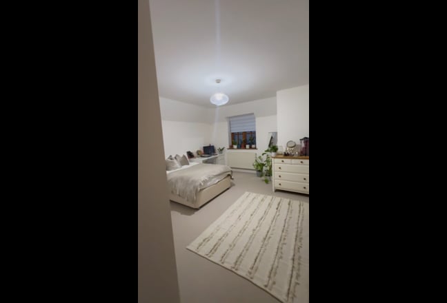 Double room, with own  bathroom, parking  Main Photo