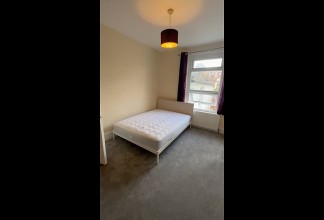 Newly refurbished 2 bedroom flat in Acton Main Photo