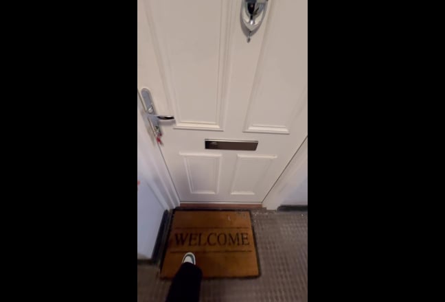 Double room with en-suite for single occupancy.N10 Main Photo