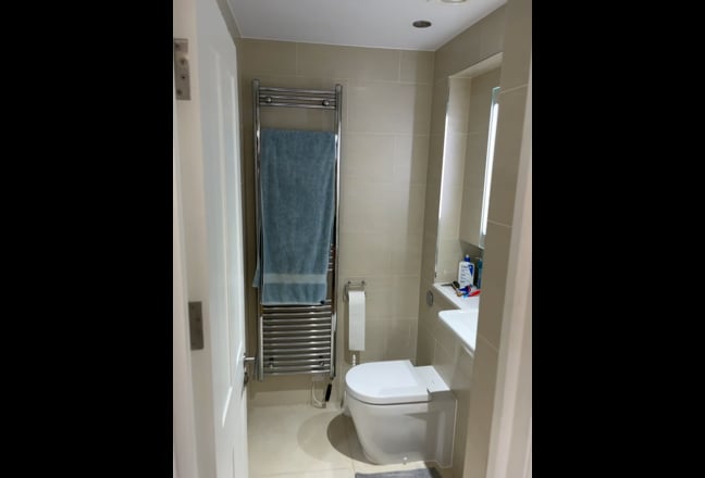 Room and en-suite in 2 person flat share Main Photo