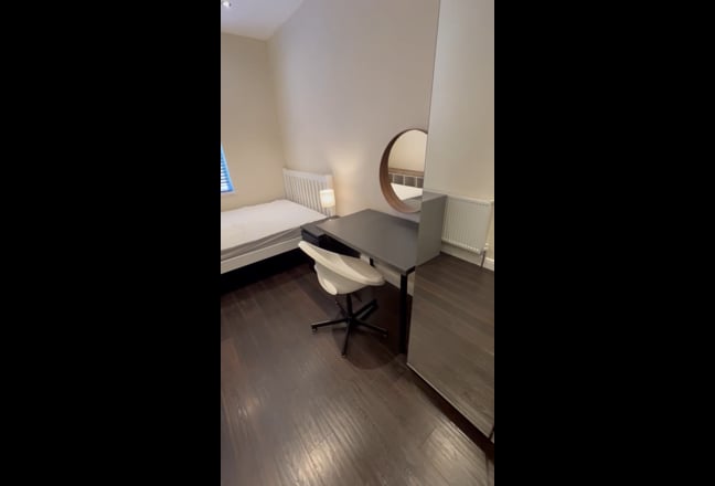 Double,5 Mins to City/Train, £500pcm inc  Bills Main Photo