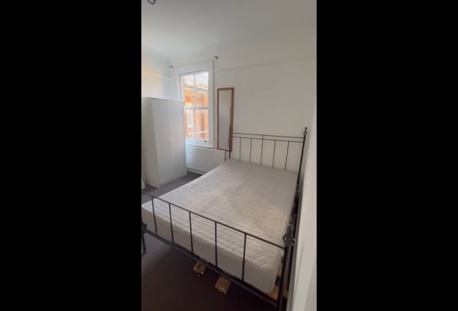 Large 2 bed Willesden flat NW10  Main Photo