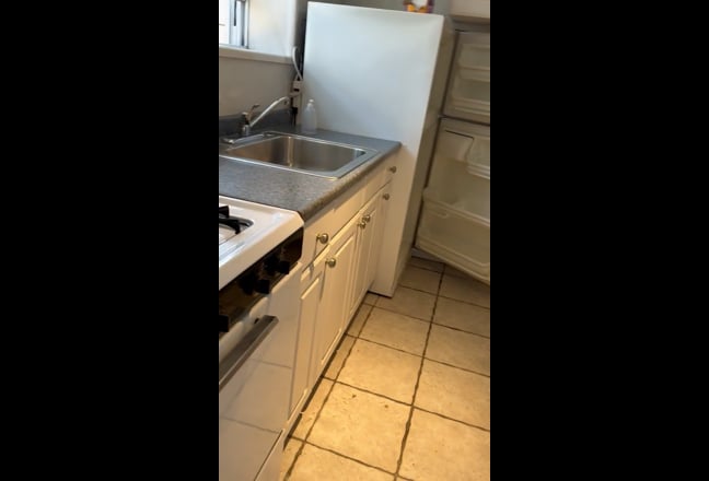 Walk-in Basement Apartment  Main Photo