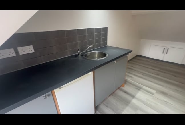 Single Room - Opposite Yeovil Hospital Main Photo