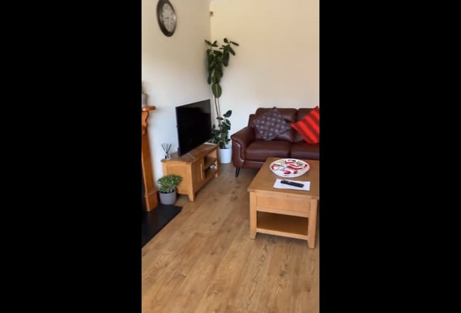 Rooms in 4 Bed Detached House convenient transport Main Photo