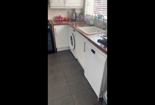 Double room furnished with bills Main Photo