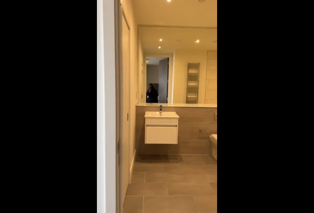 Looking for a female flatmate from December Main Photo