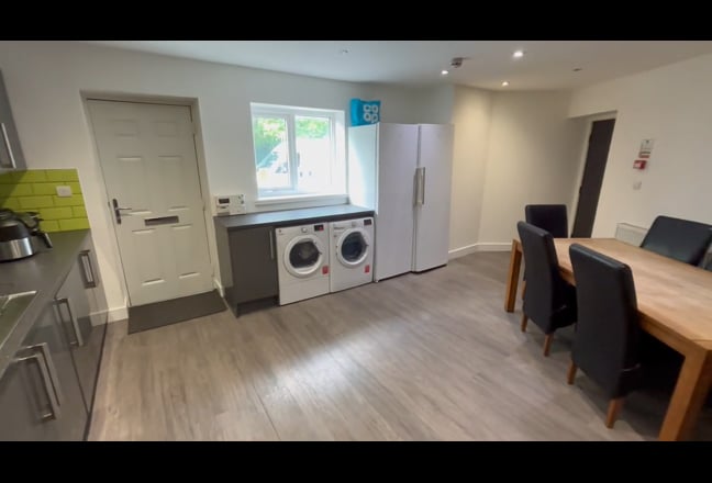 Hotel Style House Share - 1St Month Half Price ! Main Photo