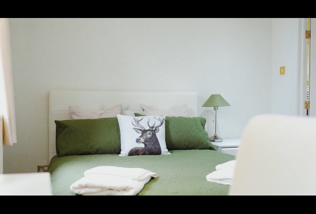 1 bed en-suite in a gated manor  Main Photo