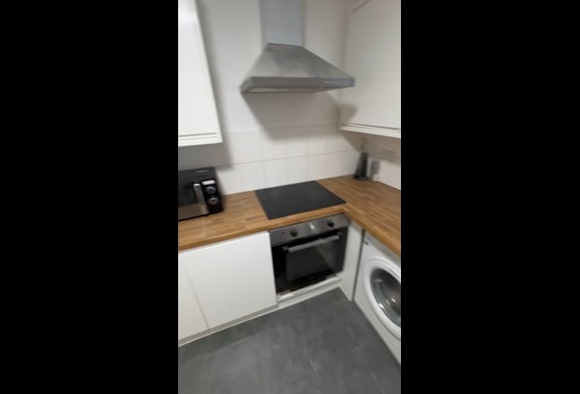Spacious Rooms Next to St. John's wood Station Main Photo