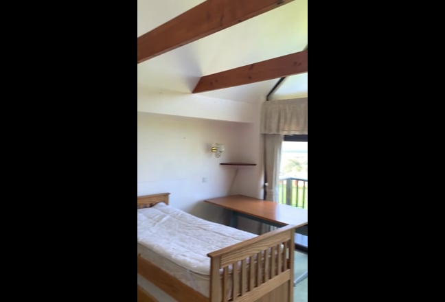 Double Room with En-Suite in Huge House Main Photo