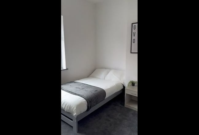 Extremely large ensuite room - all bills inc. Main Photo