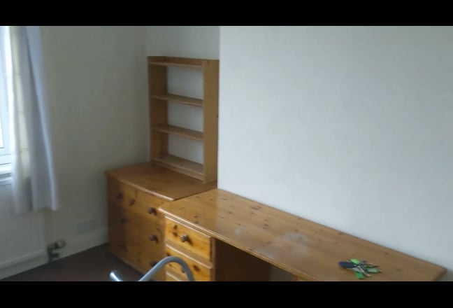 Sunny room in shared house just off Muller Road Main Photo
