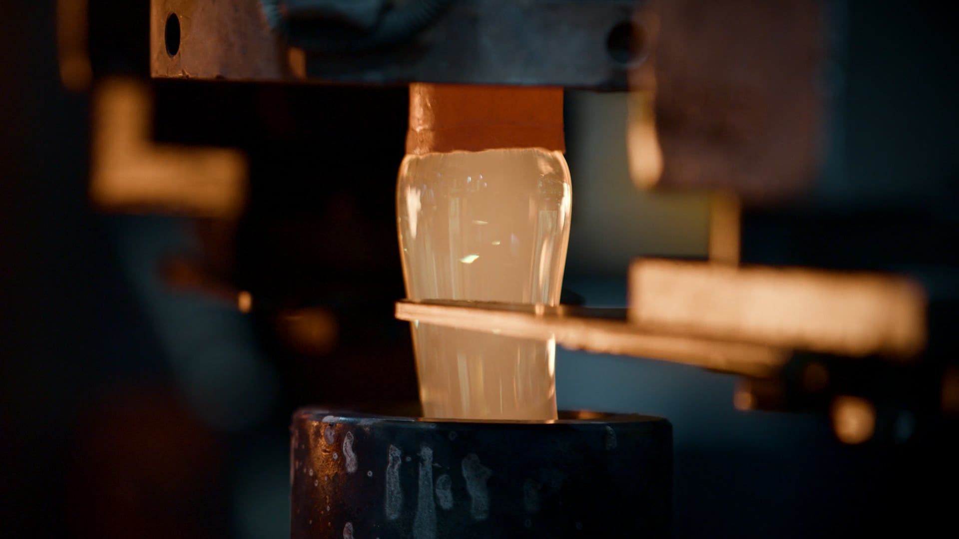 Swarovski Wanne 9 // CRYSTAL PRODUCTION