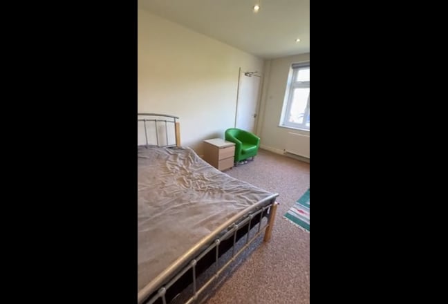 BIG ensuite, great location for Wilmslow and ✈️ Main Photo