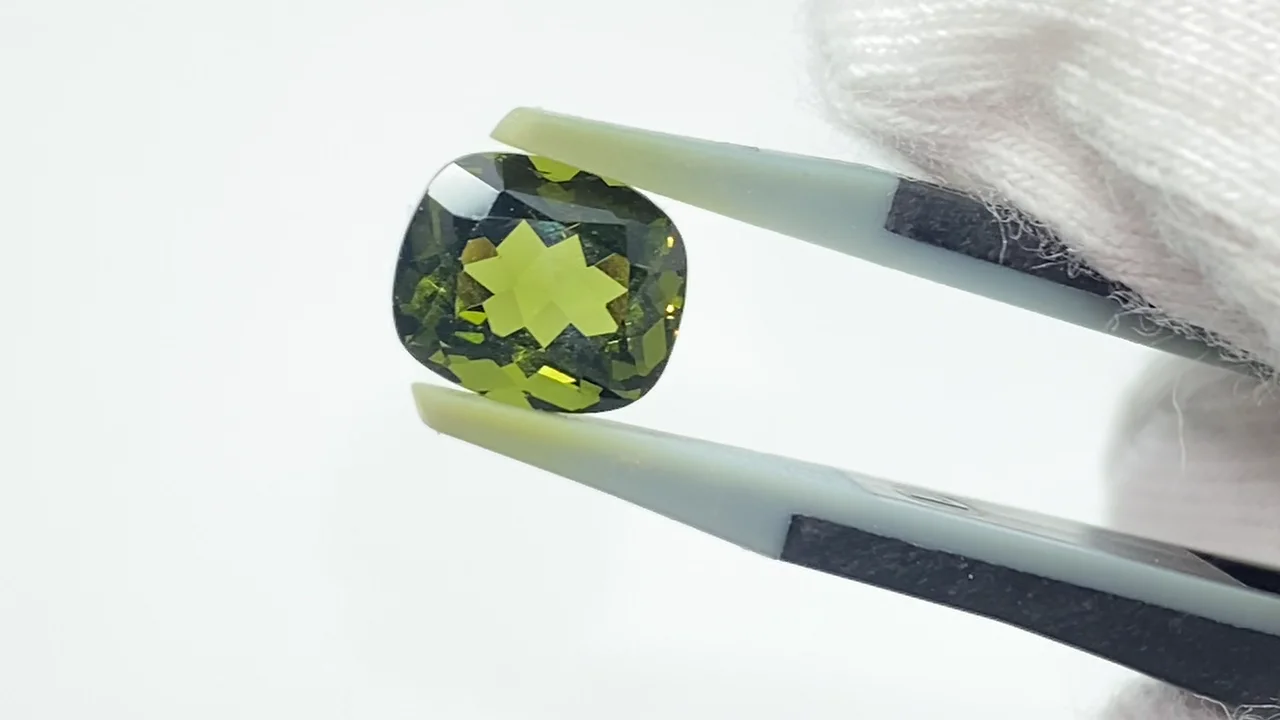 動画】【1点もの】宝石質モルダバイトAAA ファセットカット