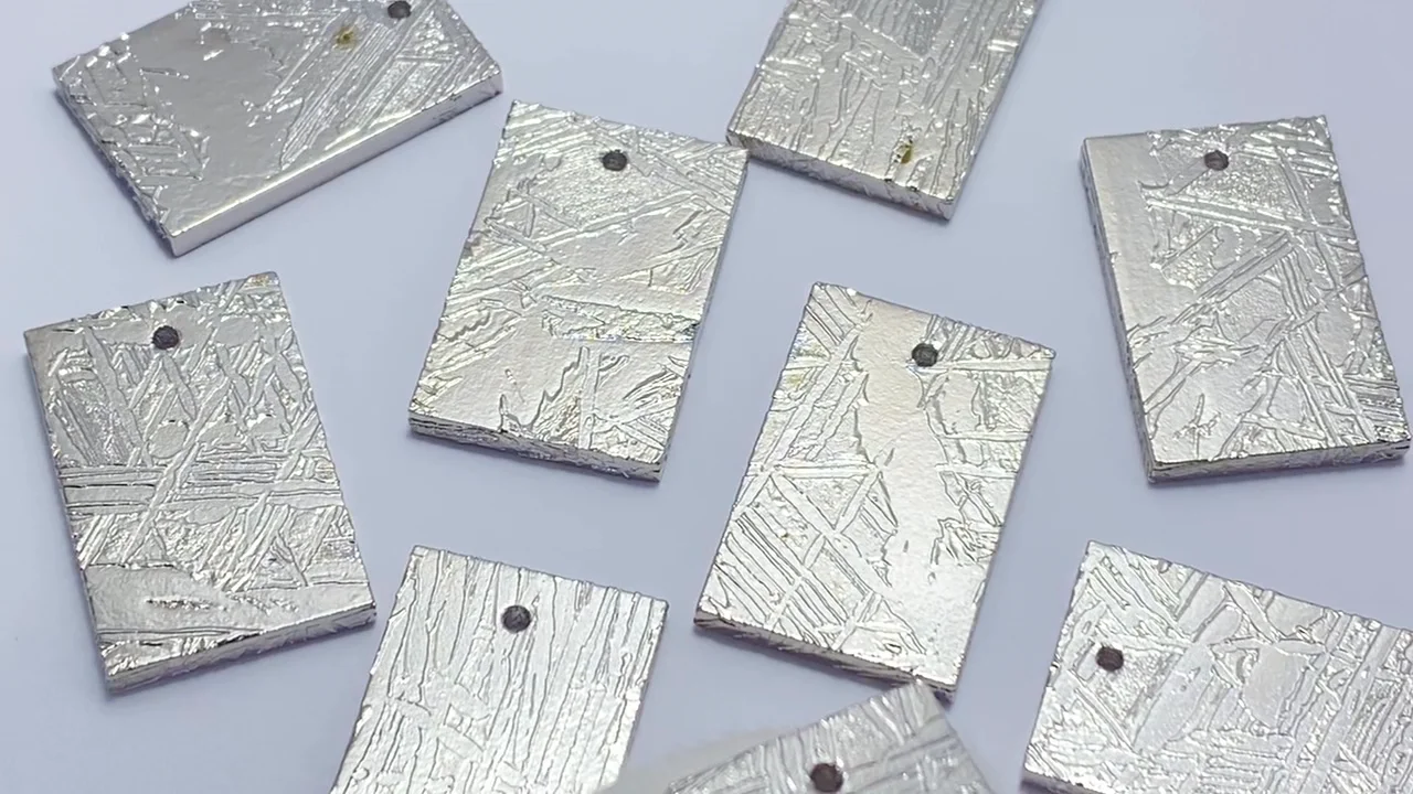 動画】メテオライト(アルタイ隕石) 穴あきレクタングル27×17mm 1個