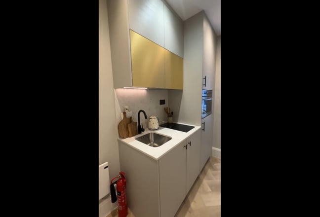 Super Chelsea Studio, Zero Deposit, Gym Access Main Photo
