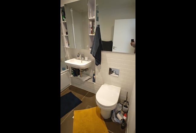 Luxurious Double Ensuite Room with Riverside View Main Photo