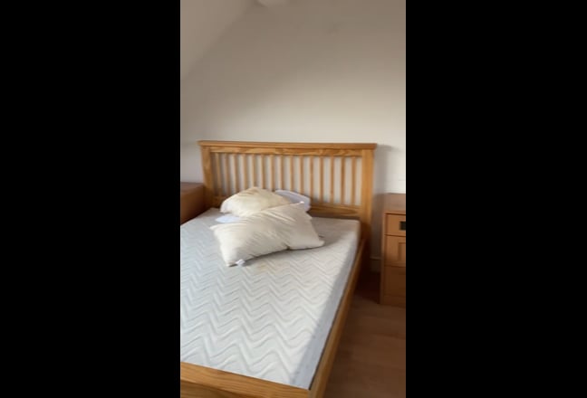 Double spacious bedroom - bills included  Main Photo
