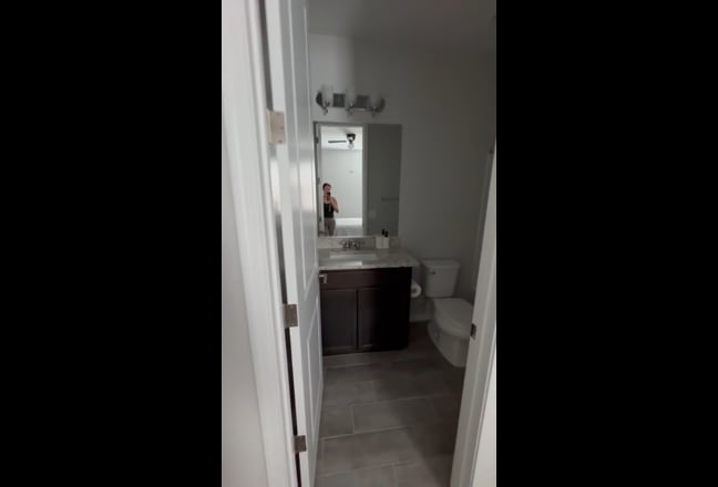 Room with private bathroom Main Photo