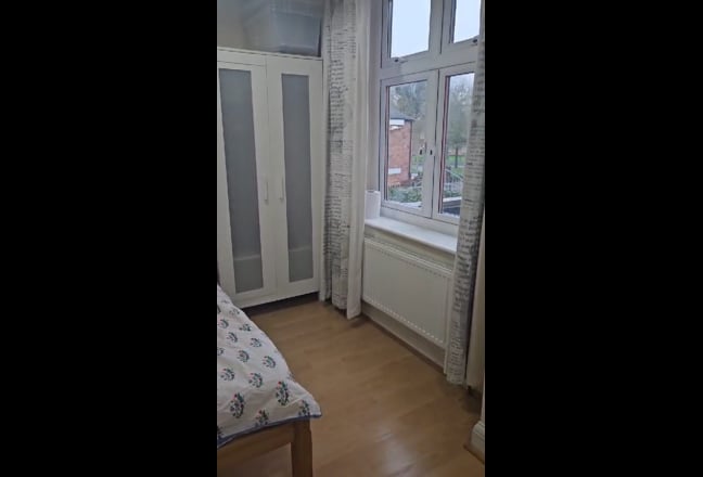 Single Room in Sunny House  Main Photo