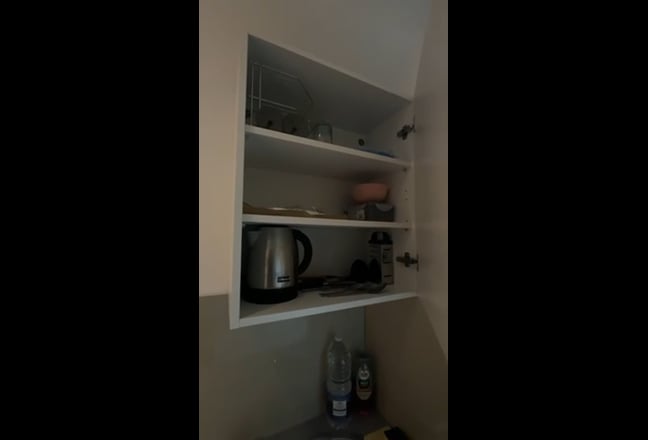 Spacious Studio Flat, Orpington, BR5 Main Photo
