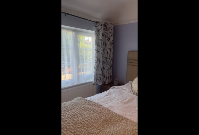 Clean and tidy home and dog friendly  Main Photo