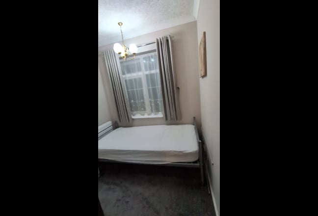 Spacious single Room Available  Main Photo