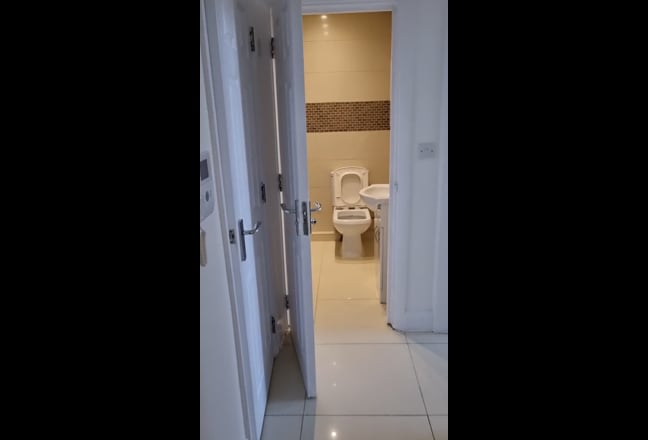 2 Bed Flat with Ensuite bathtoom Main Photo
