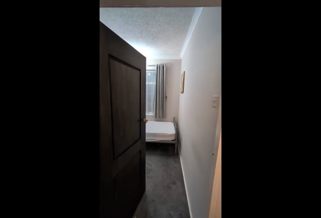 Single room available in RM8 Main Photo